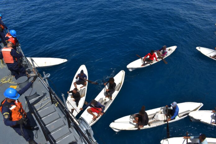 49 personas fueron detenidas por encontrarse realizando faena de pesca en esta área, sin el permiso de la autoridad colombiana. 49 personas fueron detenidas por encontrarse realizando faena de pesca en esta área, sin el permiso de la autoridad colombiana.