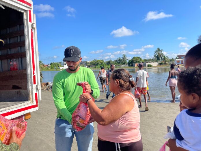 Habitantes de la Boquilla en Cartagena reciben ayudas